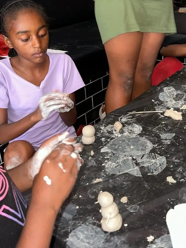 Aprendiendo jugando: la importancia del juego en el      desarrollo infantil en Meraki Bay