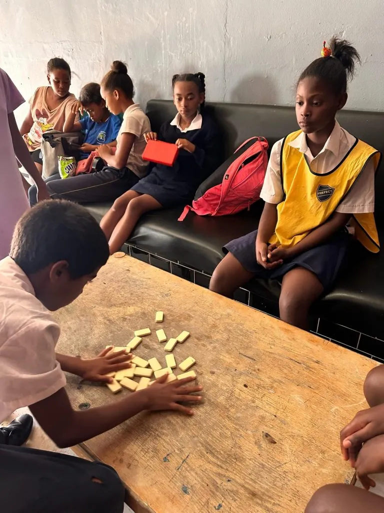 🌍 Un solo corazón, dos rincones del mundo: Hout Bay y Nepal unidos por Meraki Bay